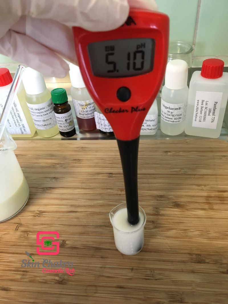 measuring the pH with Hanna checker