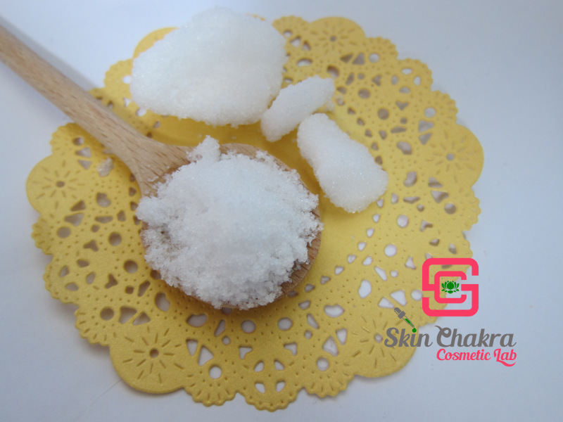 Betaine powder absorbing moisture