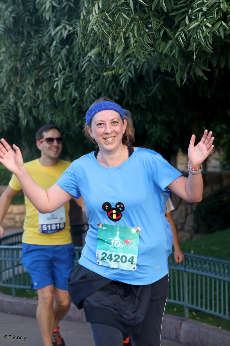 Jilly running a 10K by Disney run in Paris 2017